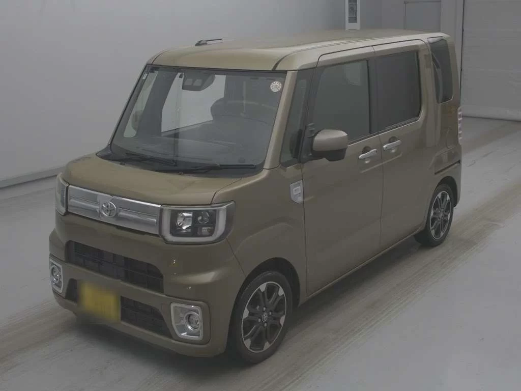 Toyota Pixis Mega LA710A 2018